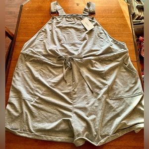 Women’s Plus Short Bib Overalls Knit Material Size 30 W